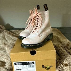 Dr. Martens Dye Printed shell pink/white Suede boot
